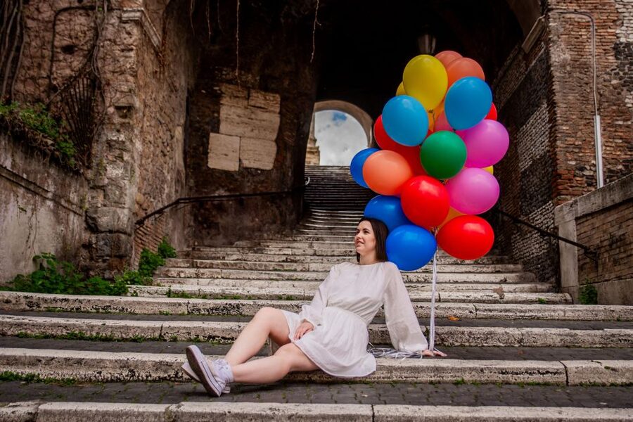 Rome: Professional Photoshoot With Balloons - Guided poses or natural moments