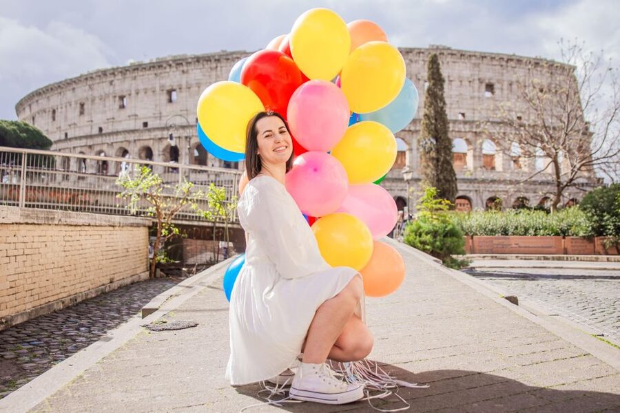 Rome: Professional Photoshoot With Balloons - What the price means for couples and groups
