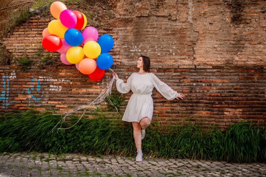 Rome: Professional Photoshoot With Balloons - Balloons add a playful Rome souvenir