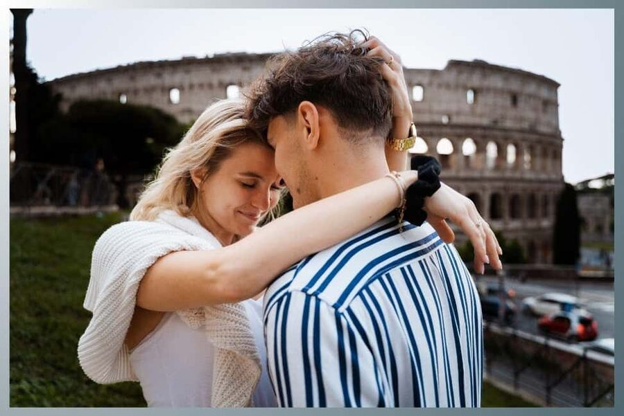 Rome: Romantic Couple Photoshoot Experience at the Colosseum - Meeting at Cafe Oppio and walking to the viewpoint