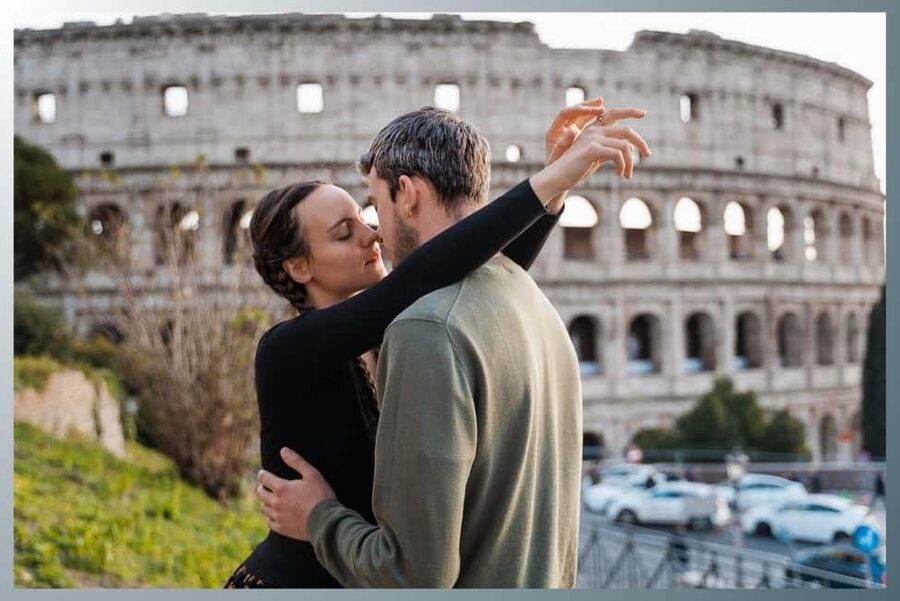 Rome: Romantic Couple Photoshoot Experience at the Colosseum - What the 40-minute photo stop feels like