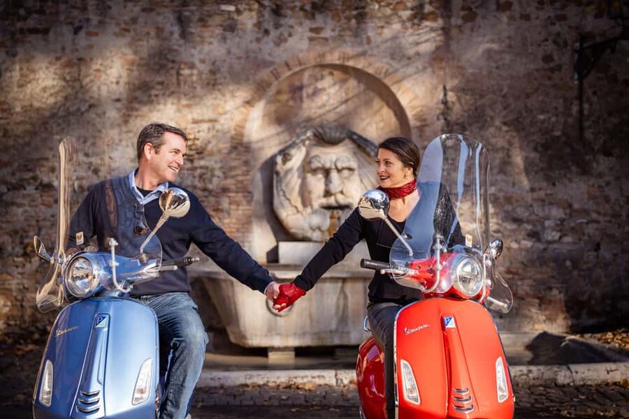 Rome: Vespa Photo Tour with City Center Pickup - The Colosseum gives the tour an instant start