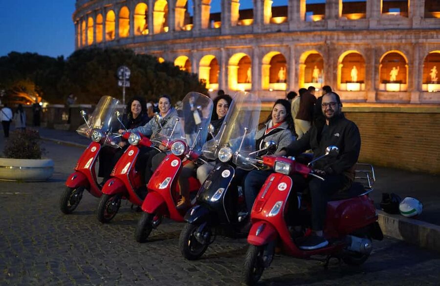 Rome: Vespa Scooter Night Tour with Pro Photographer service - Janiculum Hill and the coffee stop