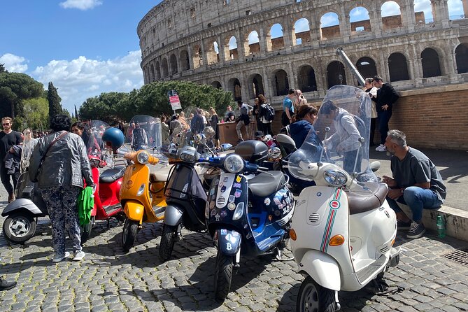 Rome Vespa tour with Pro Photographer - Ending at Piazza Navona