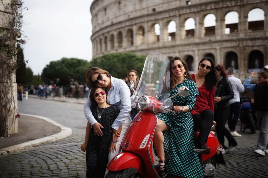 Rome: Vespa Tour with Professional Photographer - What the 90-minute route gives you