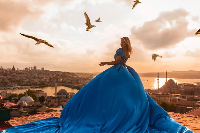 Rooftop Flying Dress Photo Shoot in Istanbul - How the photographer makes posing easier