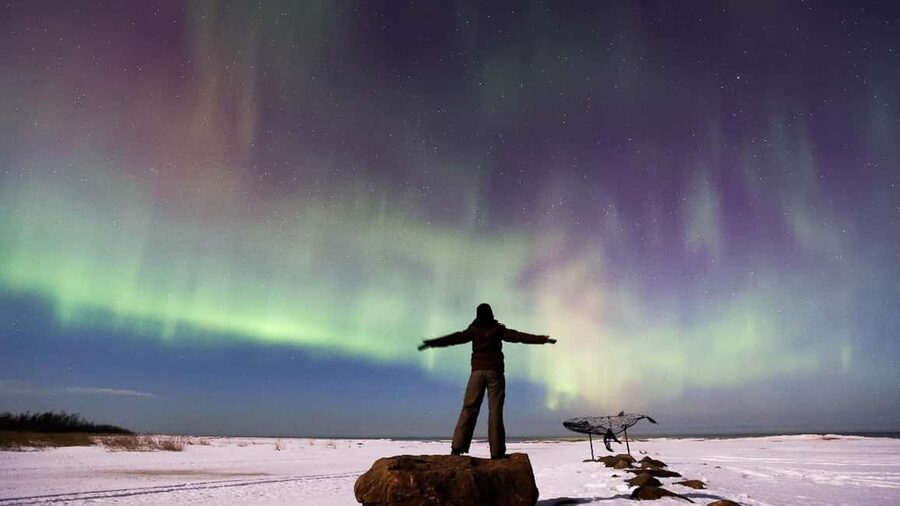 Rovaniemi: Aurora Hunting Photography Tour with BBQ Snacks - Leaving Rovaniemi for darker skies