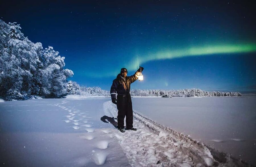 Rovaniemi: Aurora Hunting Photography Tour with BBQ Snacks - Waiting for the northern lights