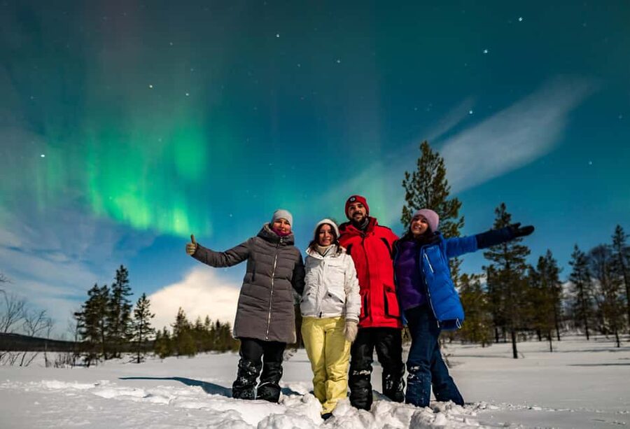 Rovaniemi: Aurora Hunting Photography Tour with BBQ Snacks - Booking tips for a better night