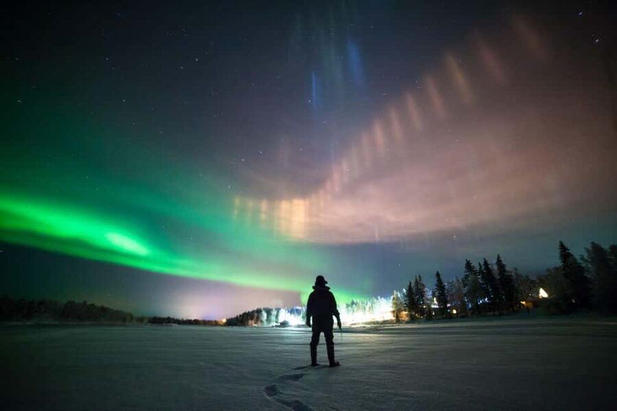 Rovaniemi: Aurora Hunting Photography Tour with BBQ Snacks - What the campfire stop adds