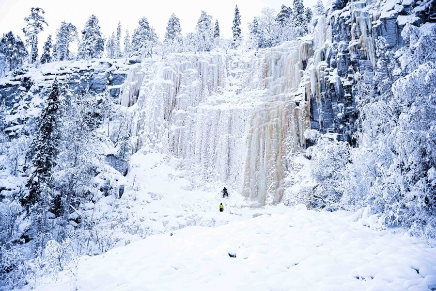 Rovaniemi: Frozen Waterfalls of Korouoma Canyon & Pro Photos - A 5 km route with real winter work