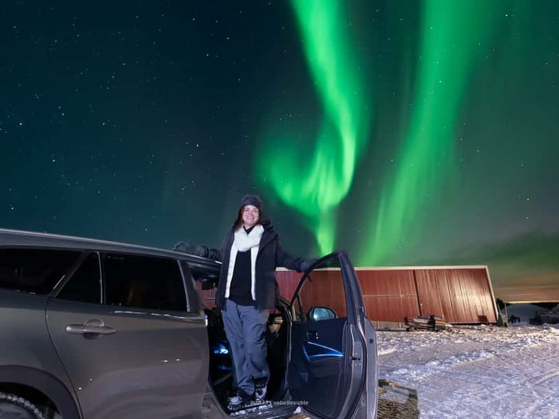 Rovaniemi: Genuine Aurora Hunting with Unlimited Pro Photos - Staying warm during a long northern night