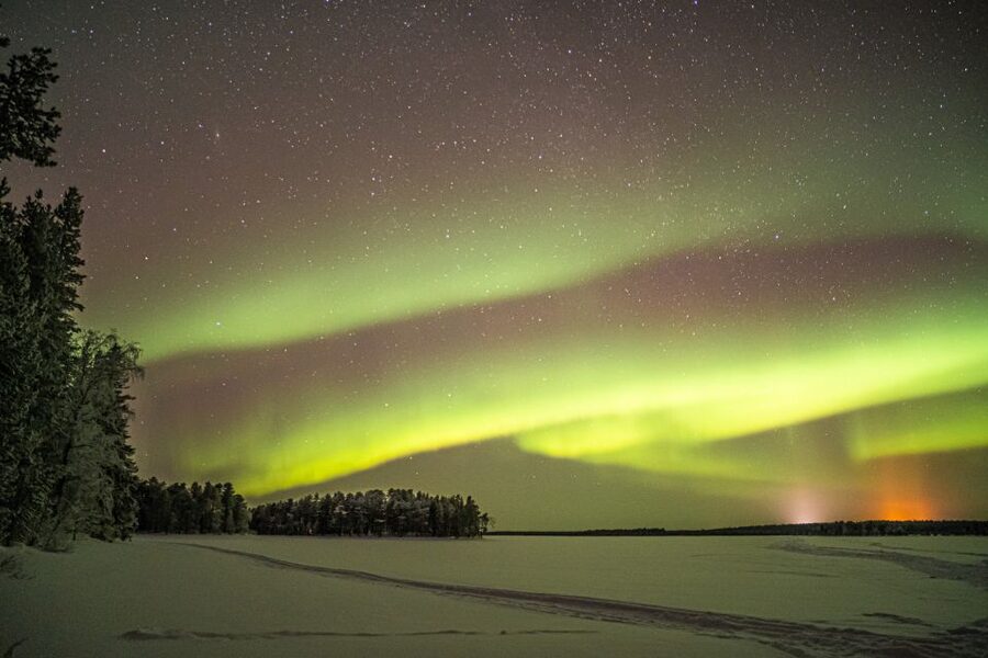 Rovaniemi: Guaranteed Ultimate Aurora Hunt with Photographer - Crossing into Sweden, Finland, or Norway