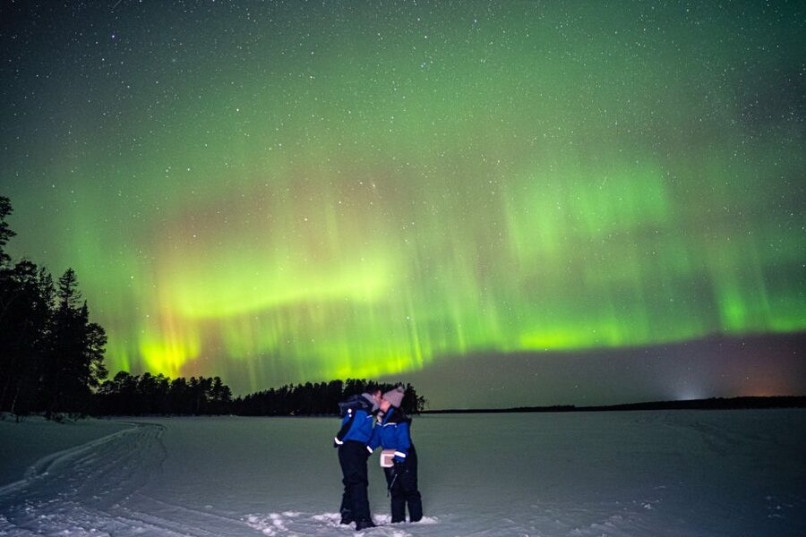 Rovaniemi: Guaranteed Ultimate Aurora Hunt with Photographer - How to prepare for a long night outside