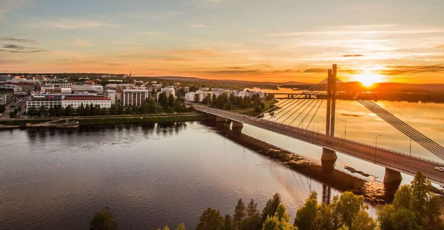 Rovaniemi: Midnight Sun Photography Tour - Leaving Rovaniemi for quieter views