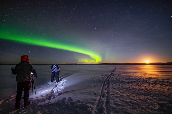 Rovaniemi Northern Lights Photography Small-Group Tour - What happens at the office and in the minivan