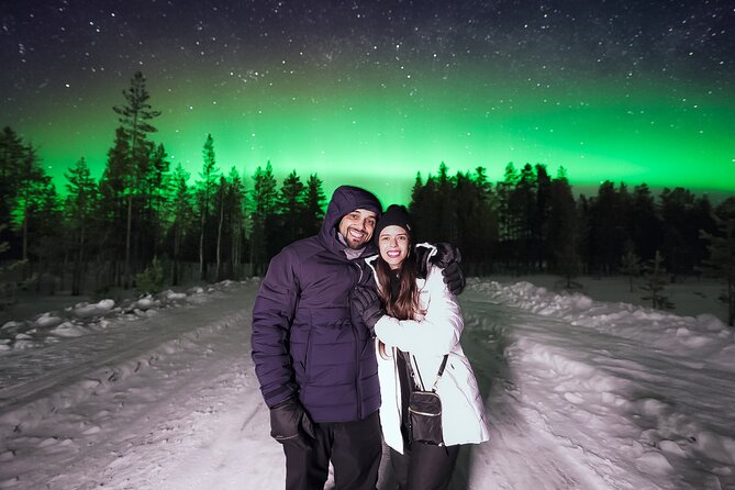 Rovaniemi: Northern Lights Pro Guaranteed - Unlimited (PRIVATE) - Campfire food and the promised drink