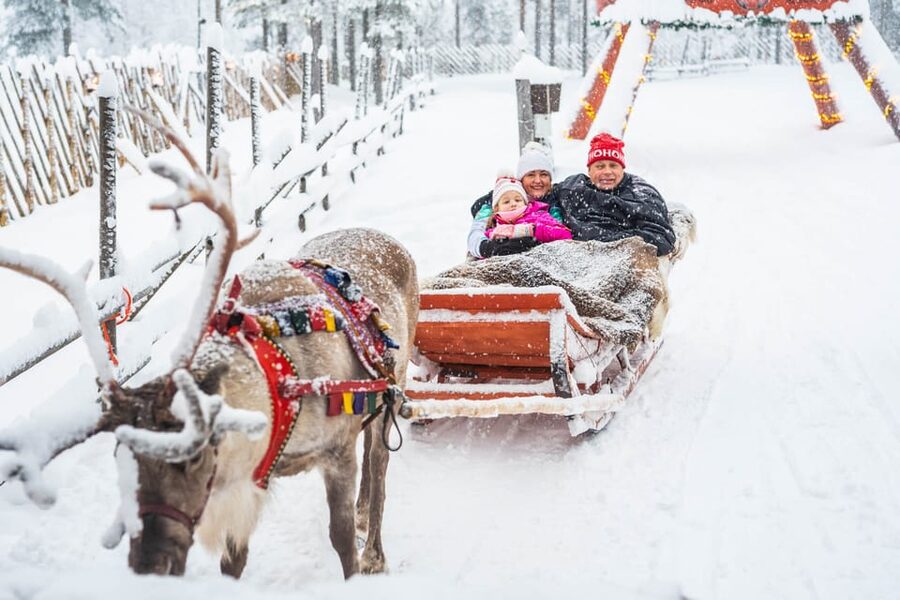 Rovaniemi: Private Pro Photoshoot in Santa Claus Village - The photos are the main product