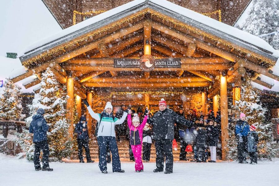 Rovaniemi: Private Pro Photoshoot in Santa Claus Village - Should you book the Santa Claus Village photoshoot?