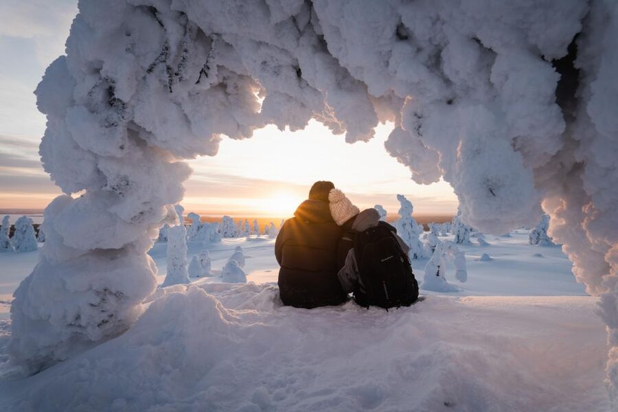 Rovaniemi: Riisitunturi National Park with Pro Photos & BBQ - Professional photos without posing all day