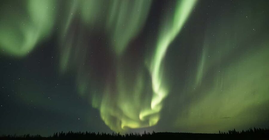 Saariselkä: Aurora Photo Tour by Car with Transfer & Drinks - What happens from pickup to return