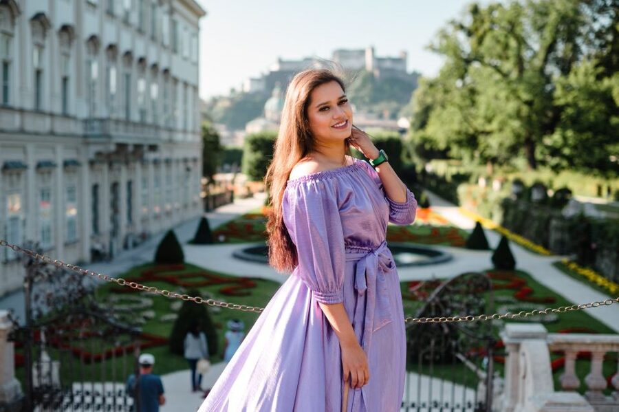 Salzburg: 2-Hour Guided Walking Tour with a Photographer - What the photography service adds