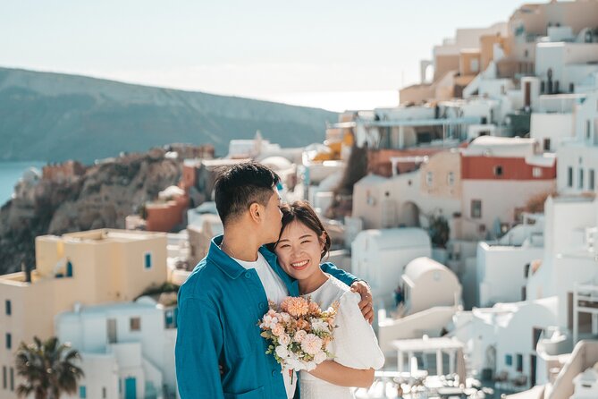 Santorini: Customized Private Photoshoot Walk in Oia - Posing help for people who feel stiff on camera
