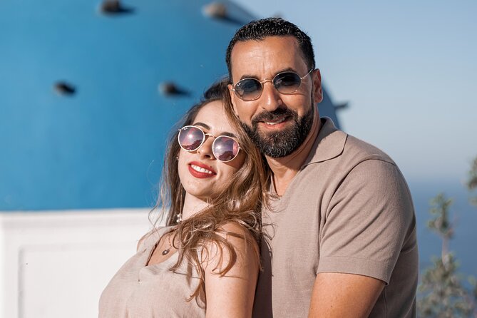 Santorini: Customized Private Photoshoot Walk in Oia - Morning, afternoon, or sunset timing
