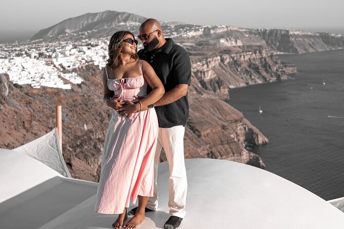 Santorini: Customized Private Photoshoot Walk in Oia - The local orientation is a useful extra