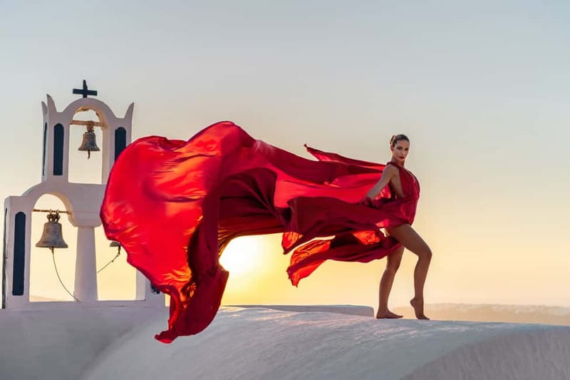 Santorini: Flying Dress Photo © Photoshoot "Express Package" - Why Imerovigli makes a strong photo setting