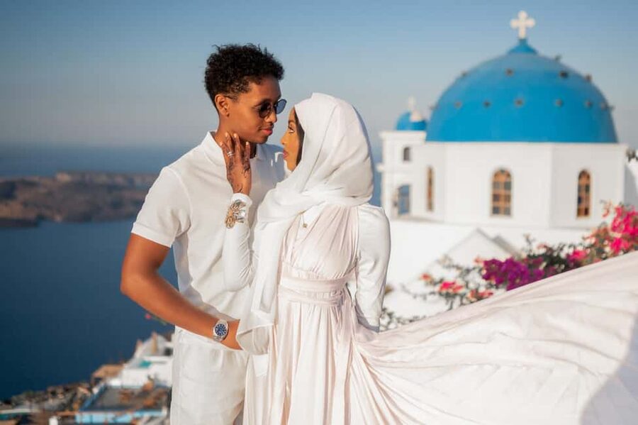 Santorini: Imerovigli Professional Photoshoot in Blue Dome - Meeting at Brown’s Espresso Bar keeps the start simple