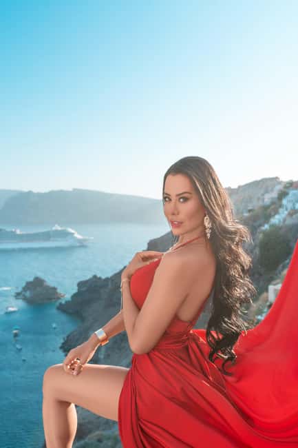 Santorini: Oia Flying Dress Photoshoot by SokoLOVE - What You Receive After the Camera Stops