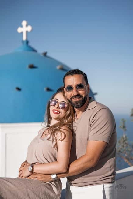 Santorini: Oia Private Couple Photoshoot with 35 Photos - What you receive after the session
