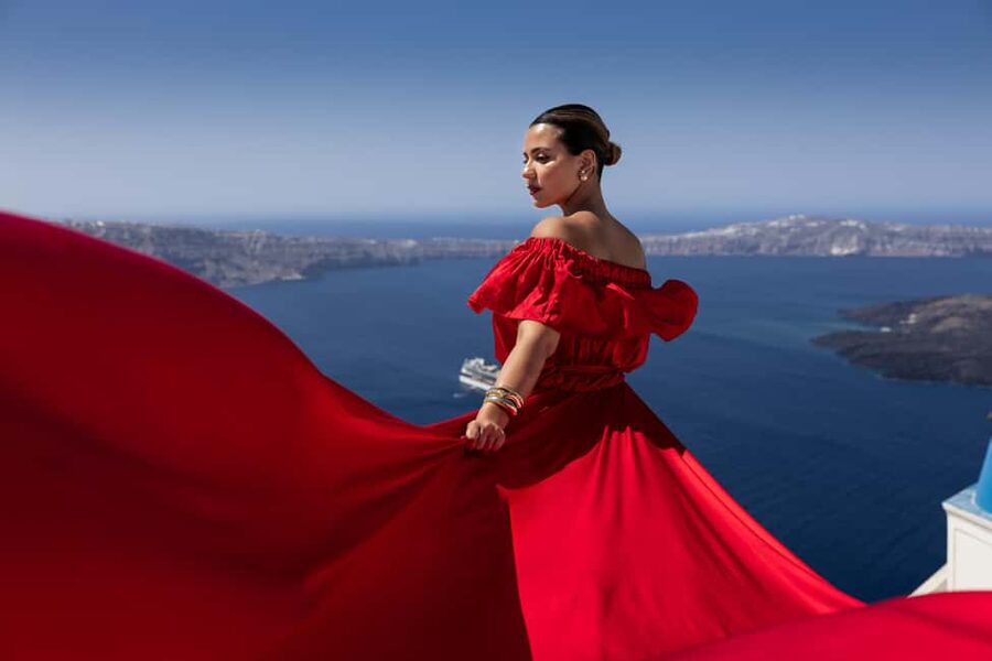 Santorini: Private Flying Dress Photoshoot at Iconic Spots - What happens during the 30 minutes