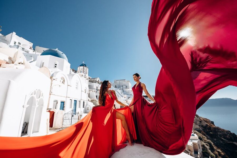 Santorini: Private Flying Dress Photoshoot Experience - A one-hour photo session built around the dress