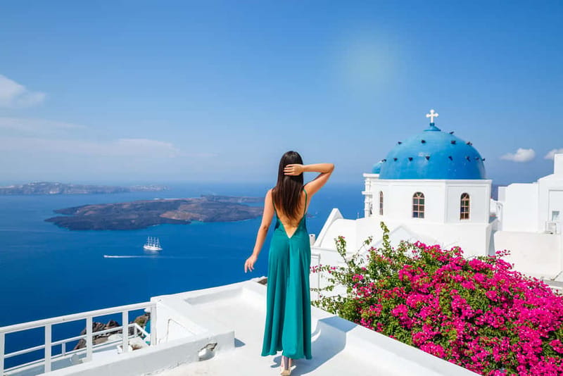 Santorini: Private Oia Village Photoshoot - Meeting outside Osteria pizza pasta