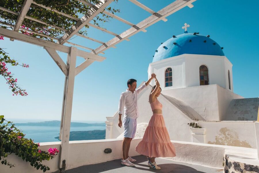 Santorini Private Photoshoot - Why a Private Santorini Photoshoot Works