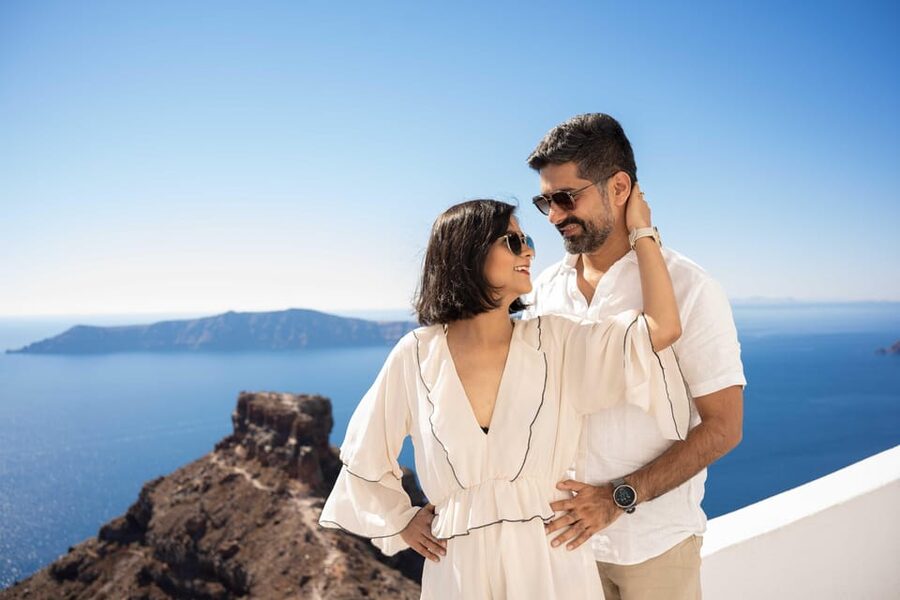 Santorini: Private Photoshoot Tour by a Pro Photographer - Booking details that affect your decision