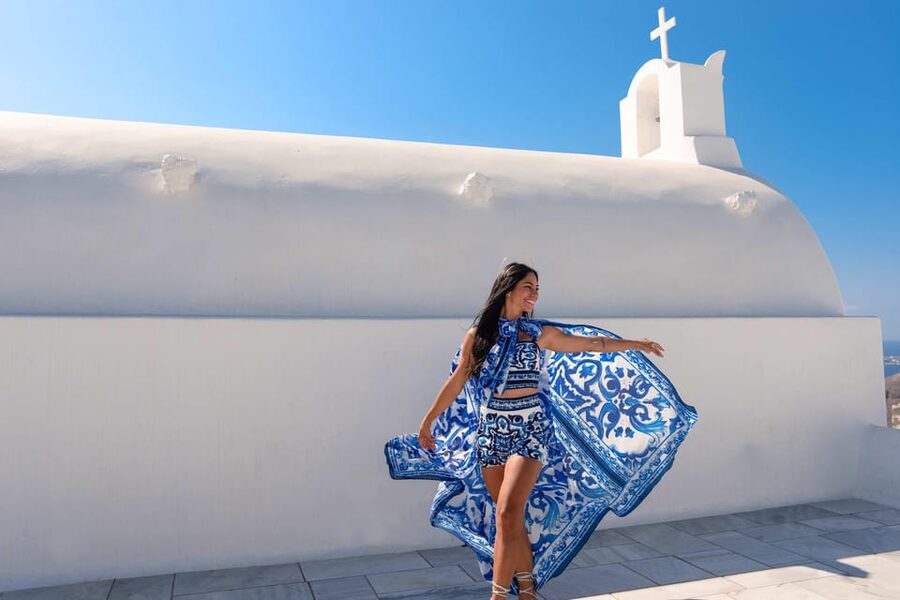 Santorini: Private Photoshoot Tour by a Pro Photographer - Choosing between Imerovigli and Oia