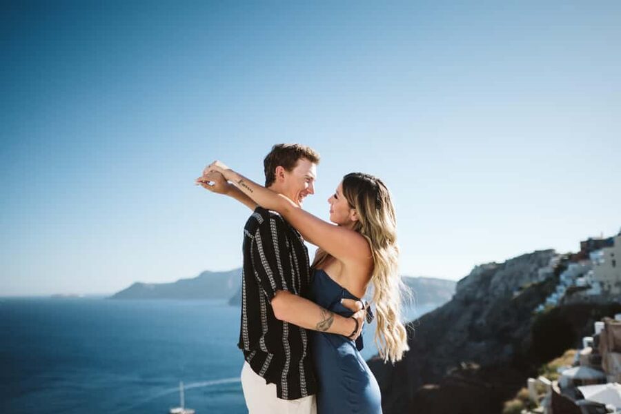 Santorini: Private Photoshoot with Professional Photographer - Why a private Santorini photoshoot makes sense