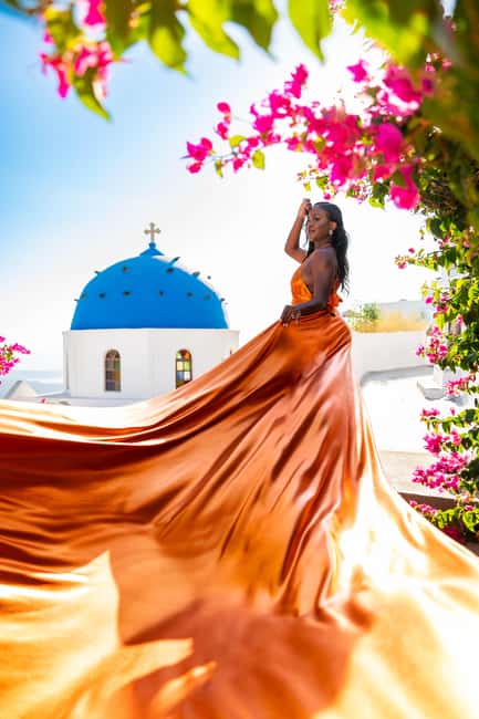 Santorini: Proffessional Flying Dress Photoshoot - Choosing a dress before you arrive