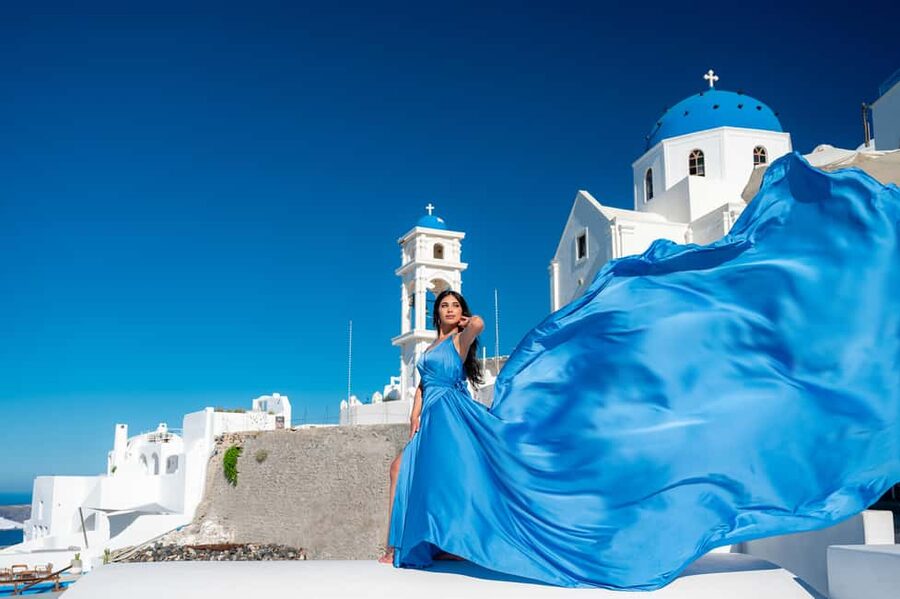 Santorini: Proffessional Flying Dress Photoshoot - Meeting Yannis and preparing with Anastasia