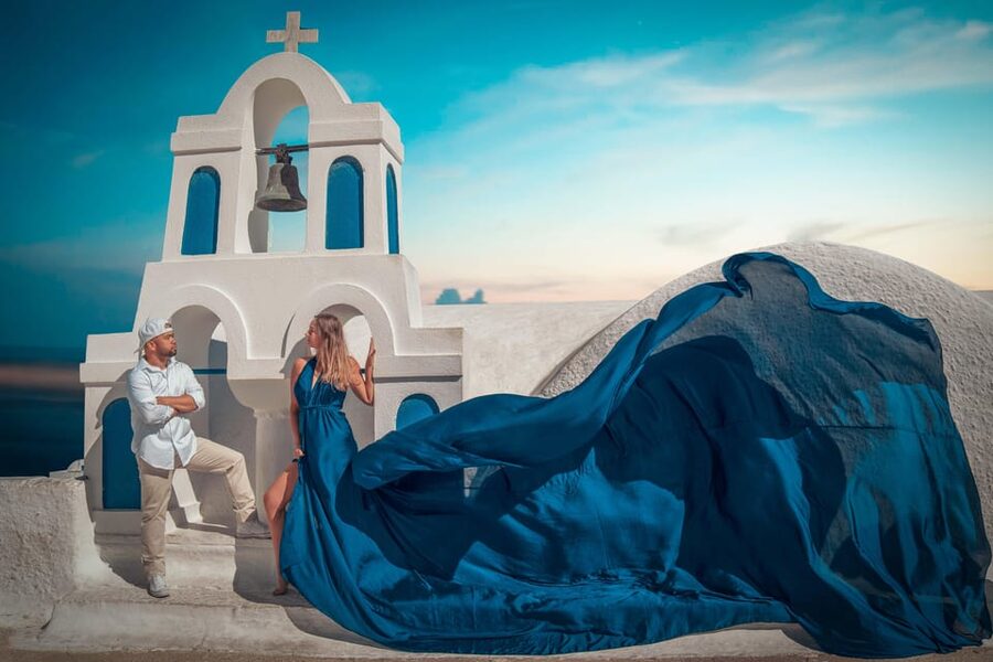 Santorini: Proposal Photoshoot l Private Entry to blue Dome - Choosing between 30 minutes and 1 hour