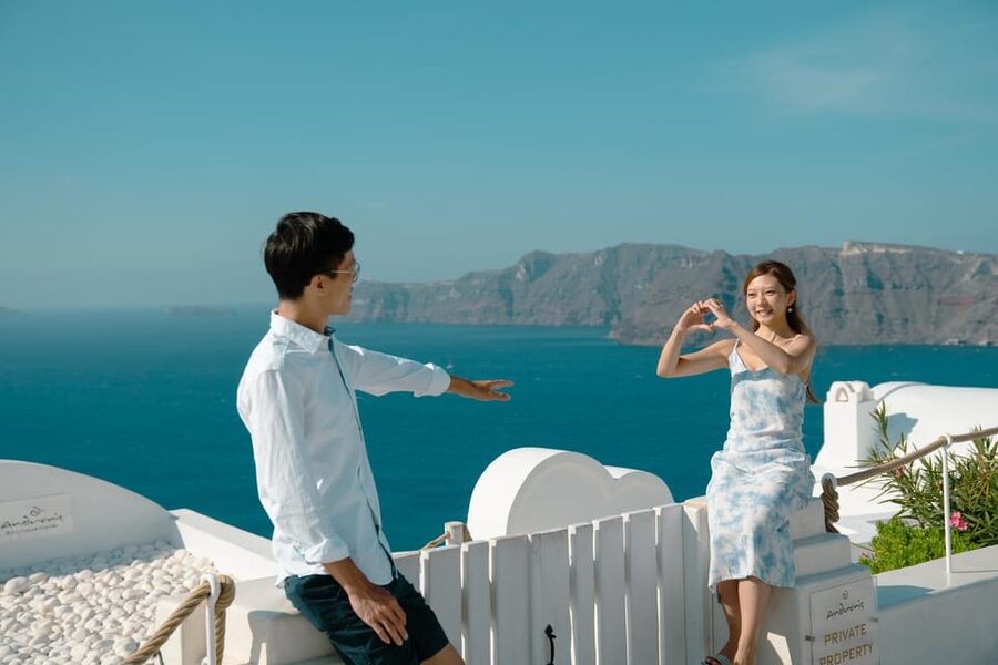 Santorini: Proposal Photoshoot l Private Entry to blue Dome - Who will enjoy this photo session most