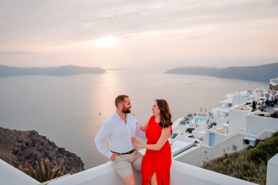Santorini: Sunset Photo Shoot with a Personal Photographer - What the photography style means for you