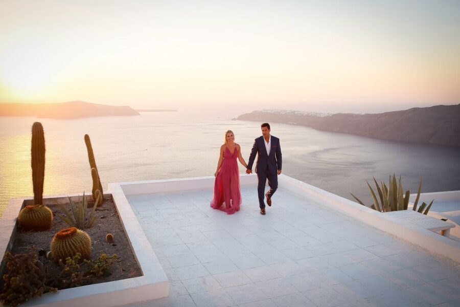 Santorini: Sunset Photo Shoot with a Personal Photographer - A realistic look at the sunset session
