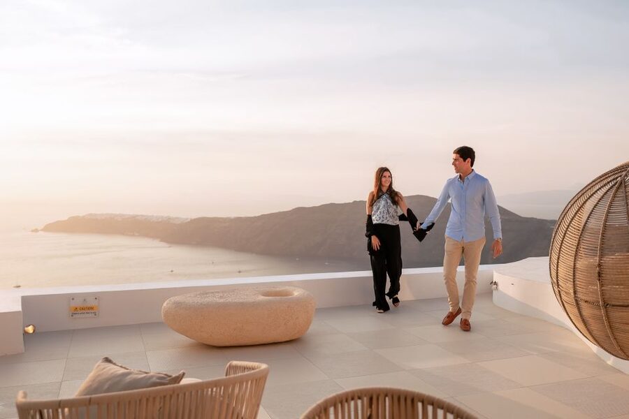 Santorini: Sunset Photo Shoot with a Personal Photographer - The five-day wait for your finished gallery