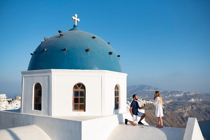 Santorini Walking Tour with a Personal Photographer - One hour or two: choose based on your group