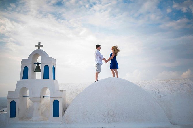 Santorini Walking Tour with a Personal Photographer - Oia in the morning: famous views with fewer people
