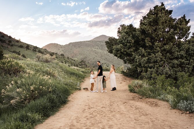 Scenic Photoshoot in Denver's Foothills - What your one-hour session feels like